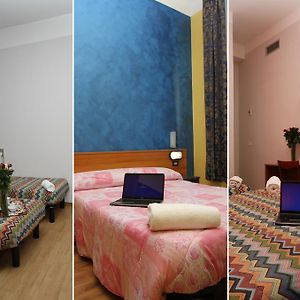 Kleine Kamer met een King Size Bed